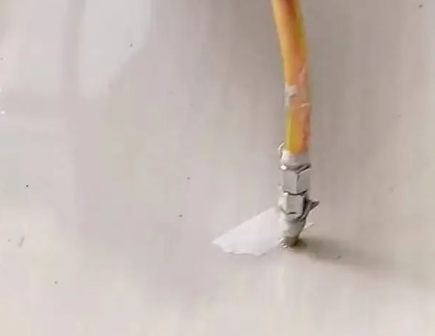 秦都瓷砖空鼓维修公司专业解答在瓷砖铺贴过程中，如果使用的砂料过粗（如全部使用了粗砂），可能会导致以下问题